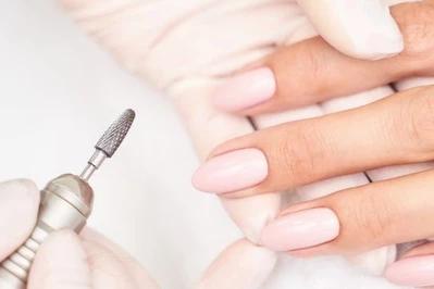 Hybryda w ciąży. Czy będąc w ciąży, można robić manicure hybrydowy?