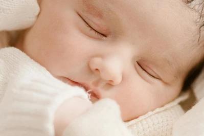 Dlaczego niemowlę wystawia język i się ślini?