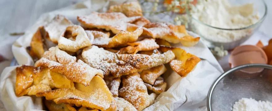 Jak zrobić chrusty na tłusty czwartek? Przepis na chrusty - PALCE LIZAĆ!