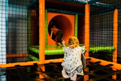 Rodzinny detoks cyfrowy: Jak odłożyć smartfony i realnie odpocząć z dziećmi?