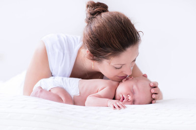 Higiena i pielęgnacja suchej skóry noworodka – co stosować?