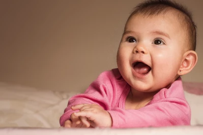 Rozwój motoryczny – kamienie milowe w pierwszym roku życia dziecka 