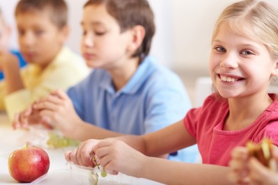 ZAMIENNIKI dla dziecka: czym zastąpić cukier w diecie dziecka?