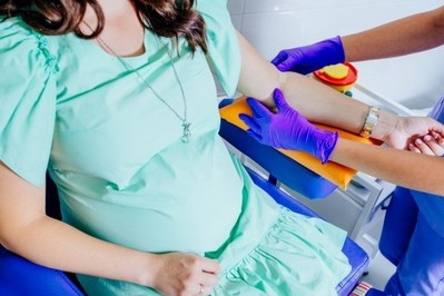 Czym są badania biochemiczne w ciąży i w jakim celu się je wykonuje?