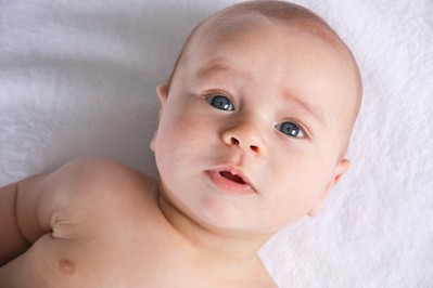 Kiedy przepuklina brzuszna u niemowlęcia jest groźna? – WYWIAD Z PEDIATRĄ