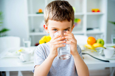 Poznaj 5 sprytnych sposobów, które mogą pomóc Ci zachęcić przedszkolaka do picia wody!