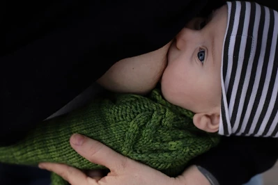 Karmienie piersią: Jakie korzyści niesie dla dziecka w okresie niemowlęcym i noworodkowym? BADANIA naukowe