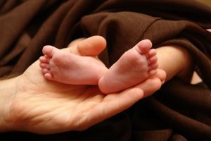 Jak pomóc dziecku przy porodzie?