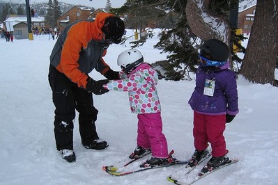Nauka jazdy na nartach – jak i kiedy zacząć uczyć dziecko?
