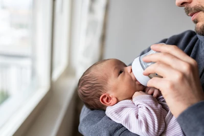 Karmienie noworodka - zobacz jak wybierać butelki do karmienia