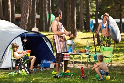 Wakacje na kempingu? Sprawdź FAKTY i MITY o wypoczynku na kempingach w Europie.