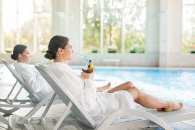 Chwila oddechu dla rodziców: jak wybrać idealny voucher na pobyt w hotelu ze strefą wellness?