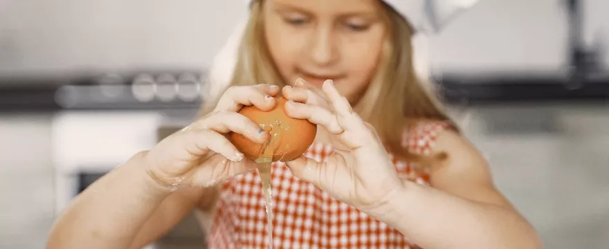 Jak uczyć samodzielności – obowiązki w wieku przedszkolnym i szkolnym