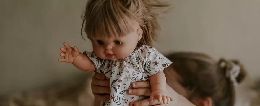 Prezent urodzinowy dla dziecka – czy lalka to dobry pomysł?