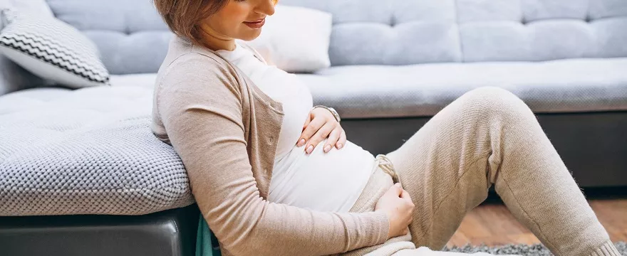 Zasiłek chorobowy w ciąży: ile wynosi i kiedy przysługuje?