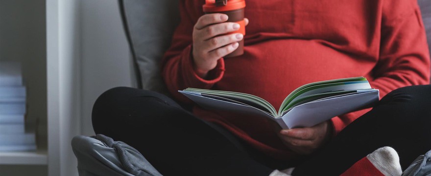Czytanie książek w ciąży - pomysł na miłe spędzanie czasu