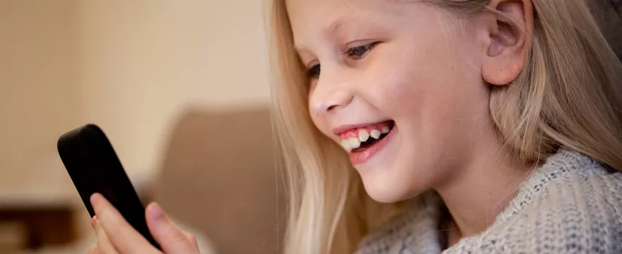 W jakim wieku pierwszy telefon dla dziecka?