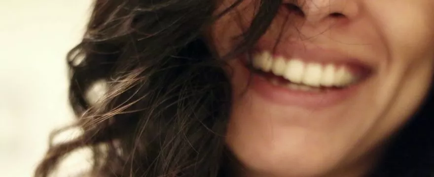 Irygator do zębów – czy naprawdę go potrzebujesz? Sprawdź, zanim zadasz to pytanie dentystce