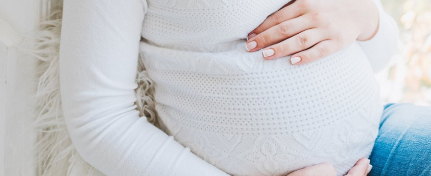 Amnioskopia:  badanie przeprowadzane u kobiet w przenoszonej ciąży 