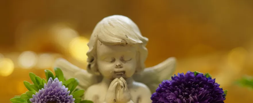 Pochówek dzieci martwo urodzonych – obowiązujące prawo i zasady postępowania