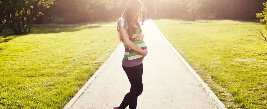 Jak bezpiecznie radzić sobie z objawami ciąży?