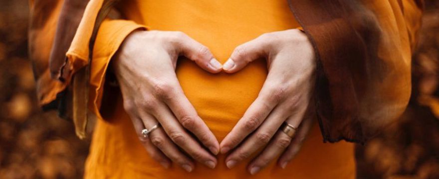 Czy kaszel w ciąży szkodzi dziecku? Domowe sposoby na kaszel w ciąży