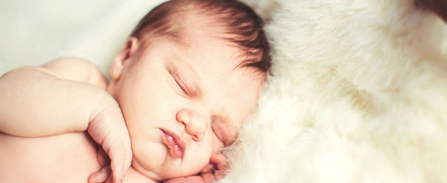 Ulewanie u noworodka – mija, ale o kilku rzeczach pamiętaj!