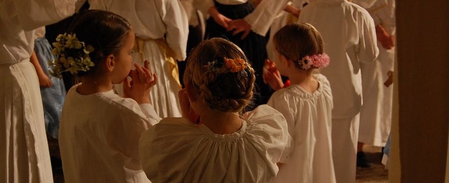 Czego życzyć dziecku na komunię? ŁADNE życzenia na komunię 2025